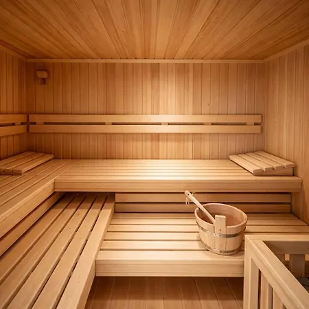 Nina's With Pool & Sauna Access *
