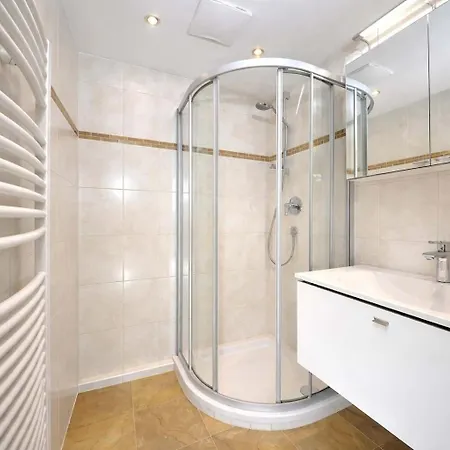 Nina's With Pool & Sauna Access