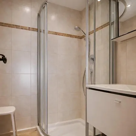 Nina's With Pool & Sauna Access *