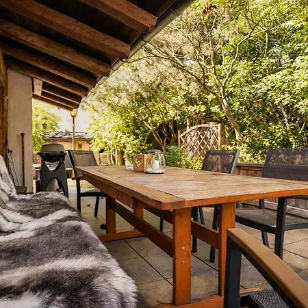 Nina's With Pool & Sauna Access *